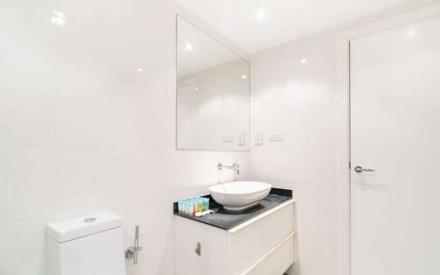 LUX The Park Island Suite View 2