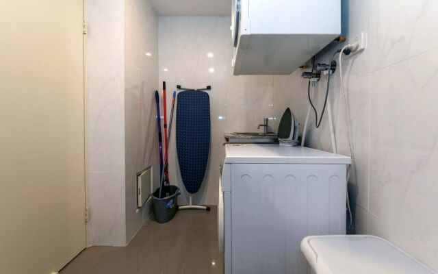 Oasis, Unit 3/5 Laman Street