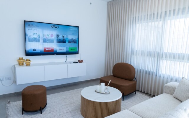 SeaFront Luxurious 3 BR Apartment