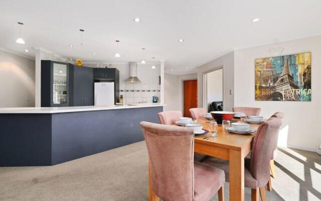 Seldom Inn - Cromwell Holiday Home