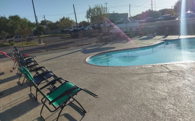 Windcrest Inn and Suites