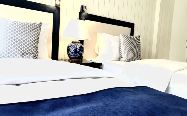 MONDRIAN Luxury Suites UNESCO Old Town