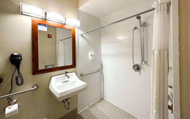 Comfort Inn & Suites Geneva - West Chicago