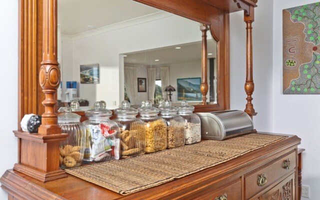 Okura River Estate Bed and Breakfast