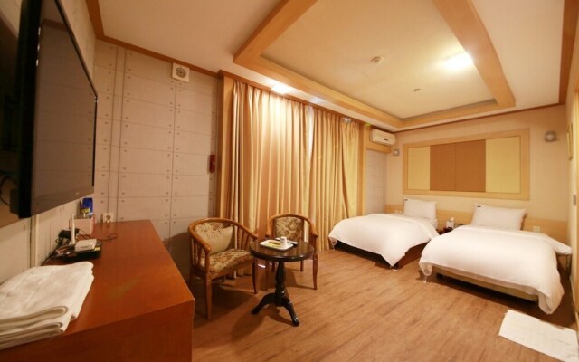 Jes Hot Spring Hotel