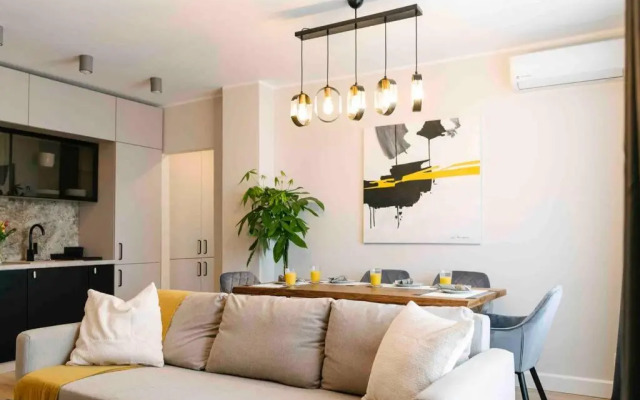 Sunny 2BR Flat-Top Location-Amazing Views