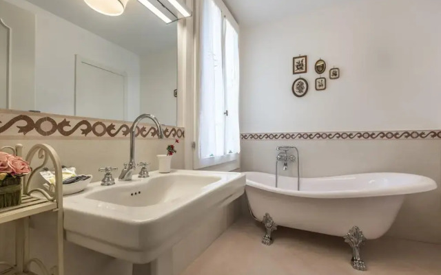 Palazzina Canal - Experience and Enjoy 5 Elegant Bedrooms