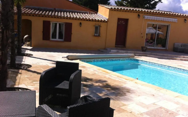 Les cigales des prés Studio