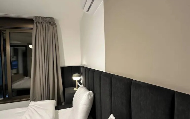 Stylish Luxe Apartment Fr 0006