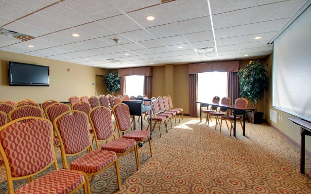 Hampton Inn & Suites West Bend