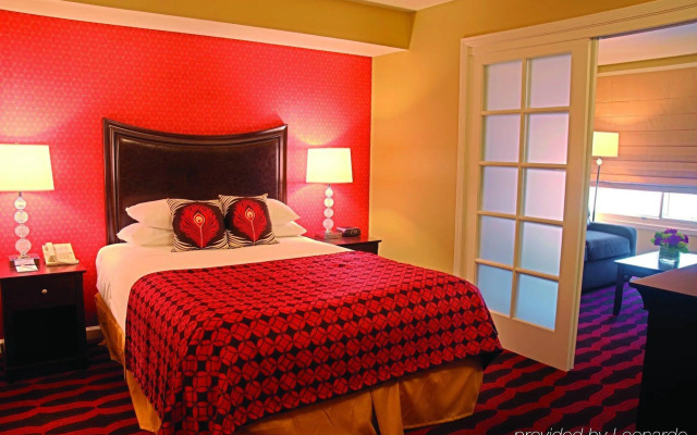 Peacock Suites