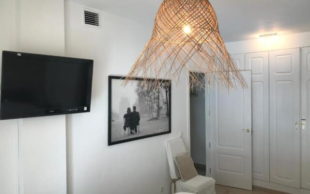 2204-Luxury apt on the beach,new,on duquesa port!