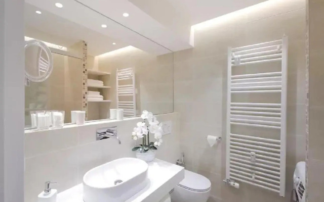 ★ Exclusive Central Apartment ★ FREE Garage ★