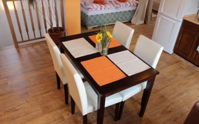 Orange Loft Apartment