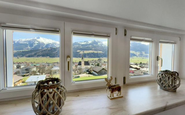 Hilltop apartment in Piesendorf with balcony