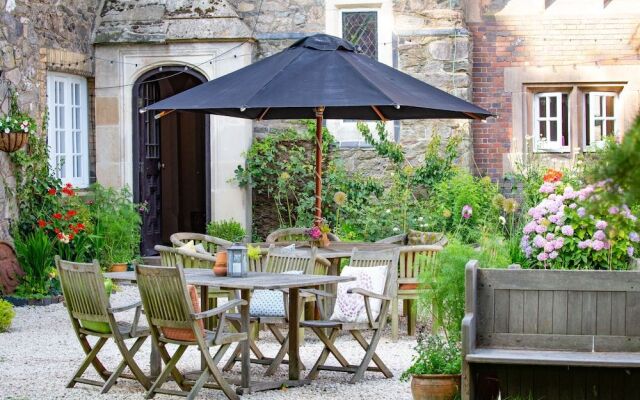 Abbots Oak Manor
