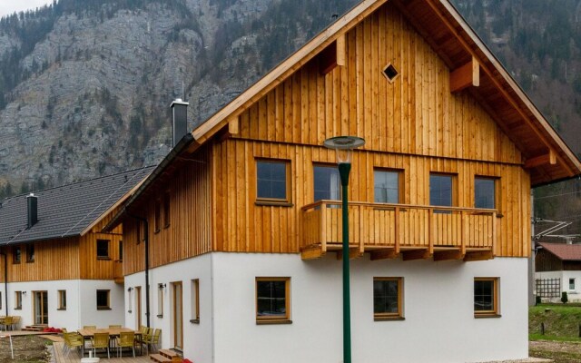 Luxurious Chalet in Obertraun With Pool