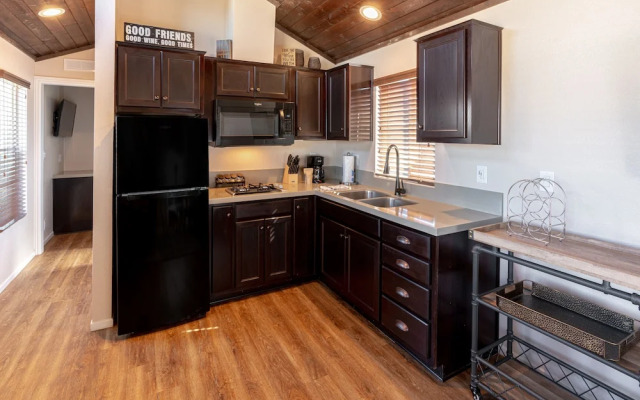 Cava Robles RV Resort