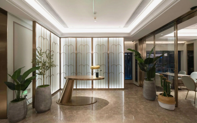 Mercure Chongqing Jiefangbei Hongya Cave