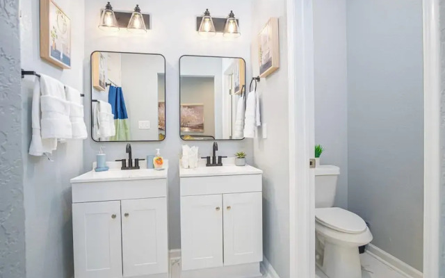 Experience Convenience w/ 4br/3ba Near Alamodome