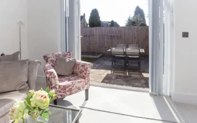 Whitehouse Apartments- Apartment C