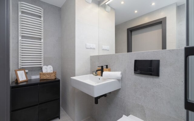 Exquisite Zablocie by Renters Prestige