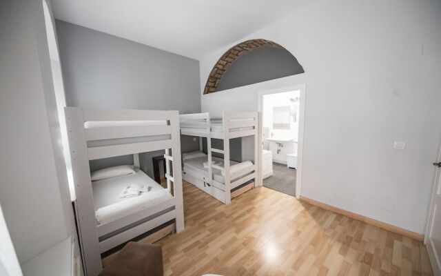 Factory Rooms Tarifa - Hostel