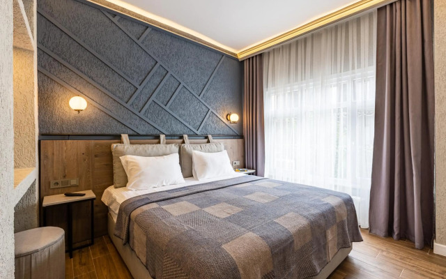 Seraglio Hotel & Suites