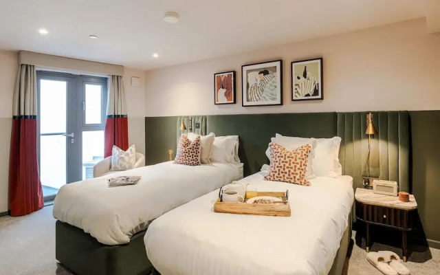 Waterside Living I Luxe Apartments