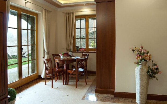 KRUPÓWKA MOUNTAIN RESORT - Widokowy hotel z basenami i wellness