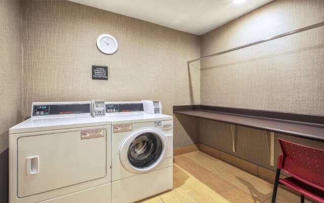 Hampton Inn & Suites Madison-West