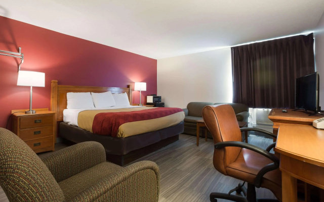 Econo Lodge Inn & Suites Escanaba North