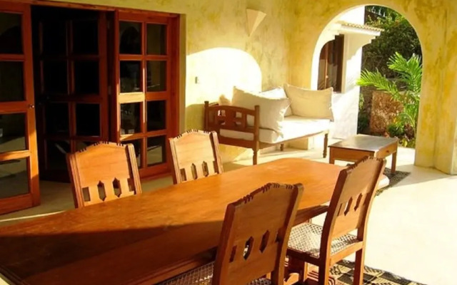 Room in B&B - Kibali Wonerful Bed & Breakfast Resort