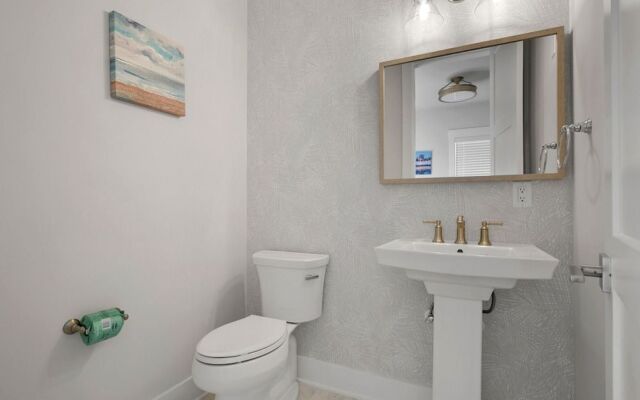 98611ssurfviewmanpcwh - Surfview Paradise Manor