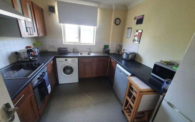 Homely 1 Bedroom Apartment in Beckton With Parking