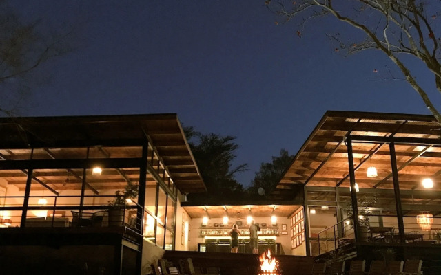 Fugitives' Drift Lodge