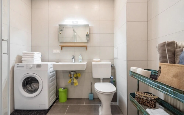 Quiet Penthouse apartment close to Stadthalle