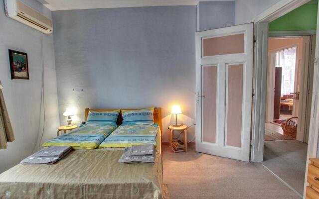 Retro & Friendly Old Town House with a Garden