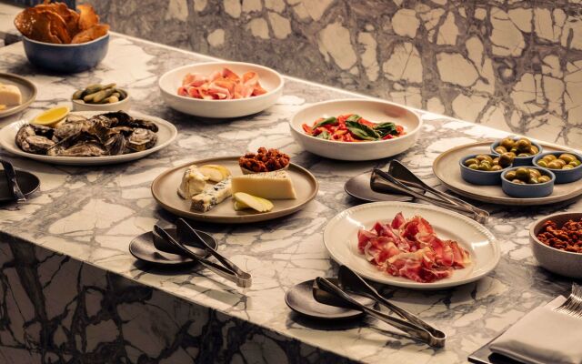 Next Hotel Melbourne, Curio Collection by Hilton