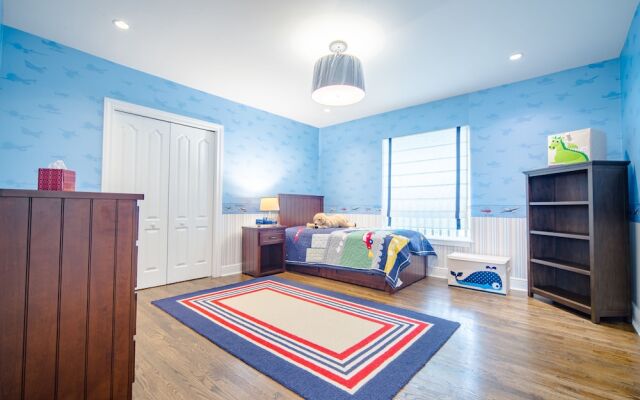 Crystal Court Estate - Four Bedroom Home