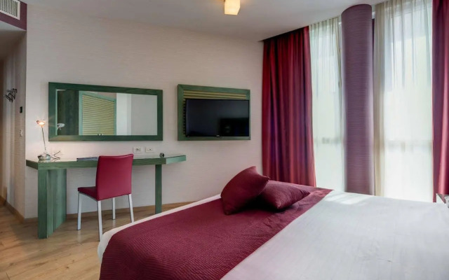 Best Western Crystal Palace Hotel