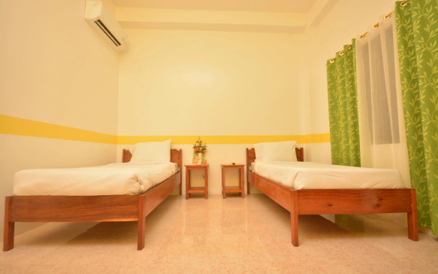 White Summerville Tourist Inn