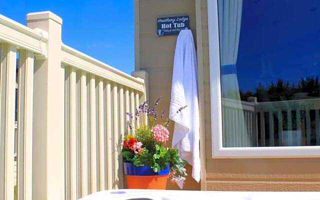 Heathery Lodge with Hot Tub