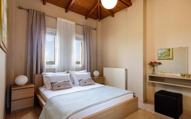 Villa Evie's -Spacious -4 apt'ς -with heated pool