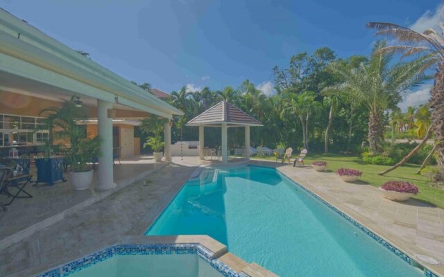 Large Golf View Villa With Pool Jacuzzi and Staff