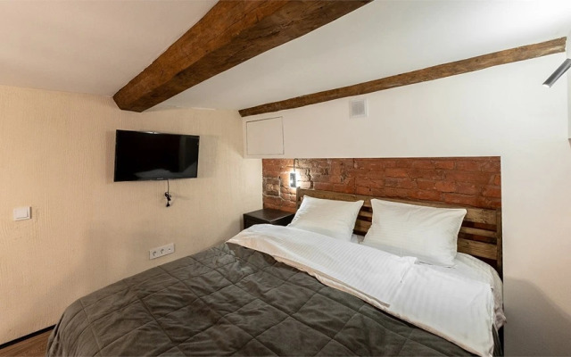 Bronza на Адмиралтейской набережной 10