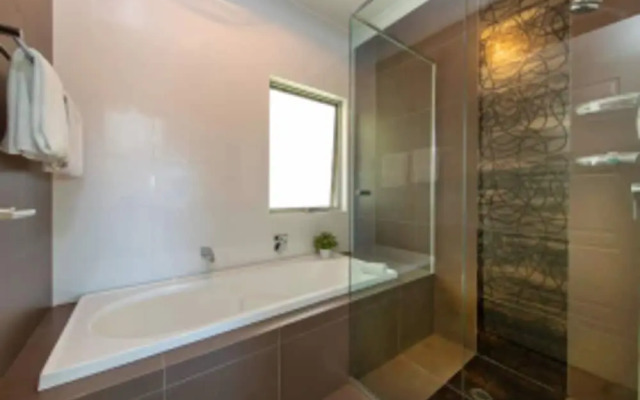 Adelphi Waterfront 2 Bedroom Ground Floor Home