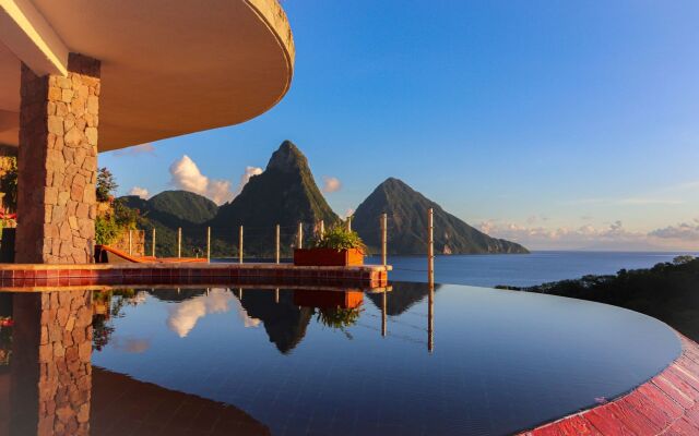 Jade Mountain Resort