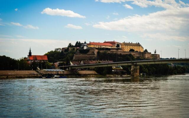 Apartment Riverside Gem