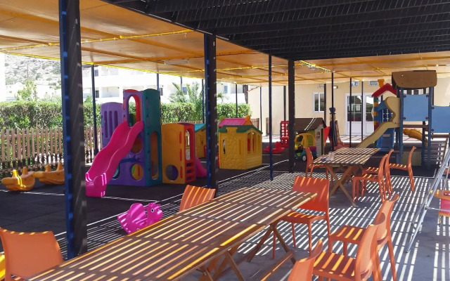 Matina Pefkos ApartHotel